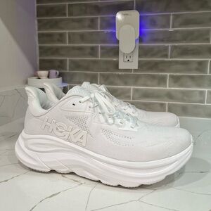 Hoka Clifton 10 Running Shoes. Men’s Size 11D Color White